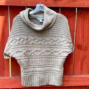 Sweater Tan Dressbarn turtleneck short sleeves winter size L